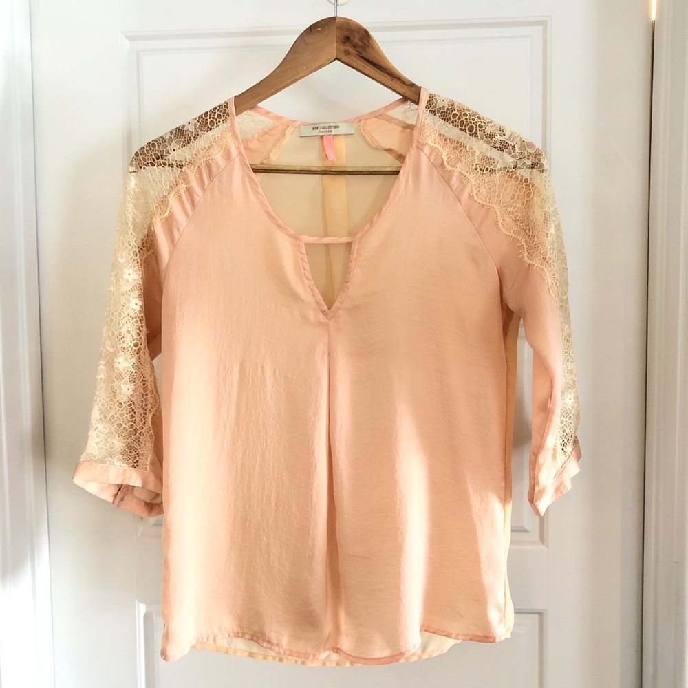 SOLD ❗️ Blush blouse with lace detail